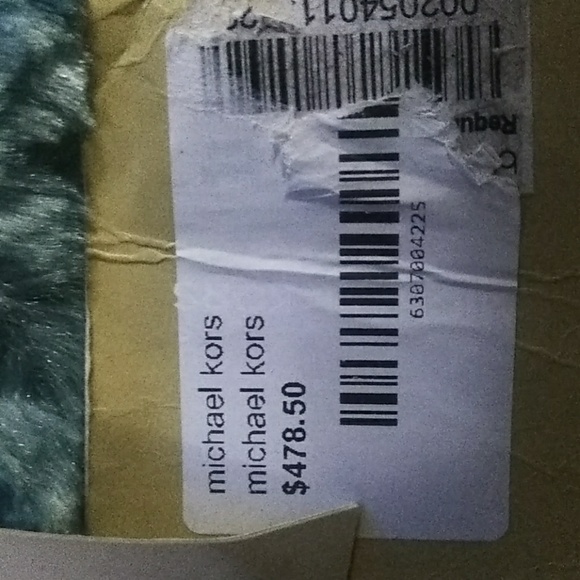 A brand new Michael kors purse slash side bag - Picture 3 of 8